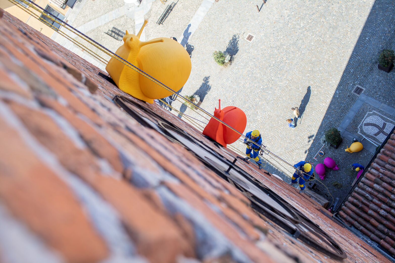 Installazione opere di cracking art, festival della chiocciola, Cherasco